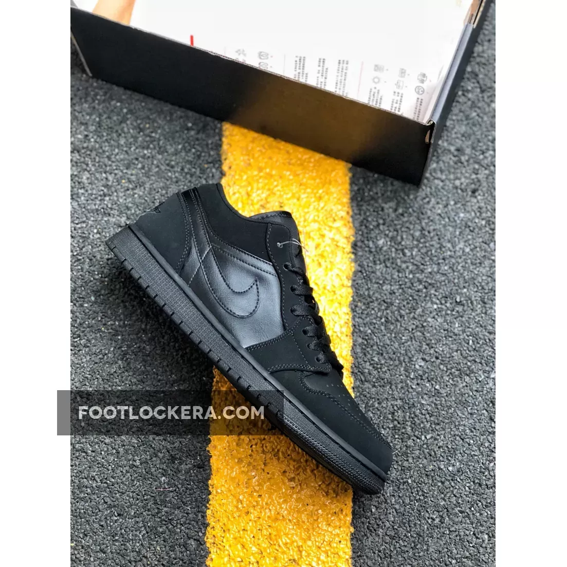 Air Jordan 1 Low 'Triple Black' Online 553558-056